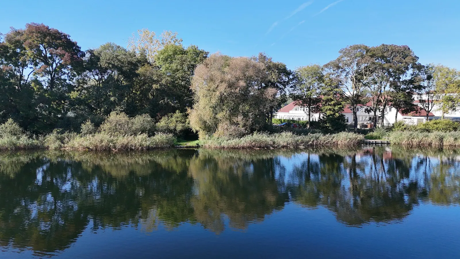 Rosmalense plas McDonalds luchtfoto